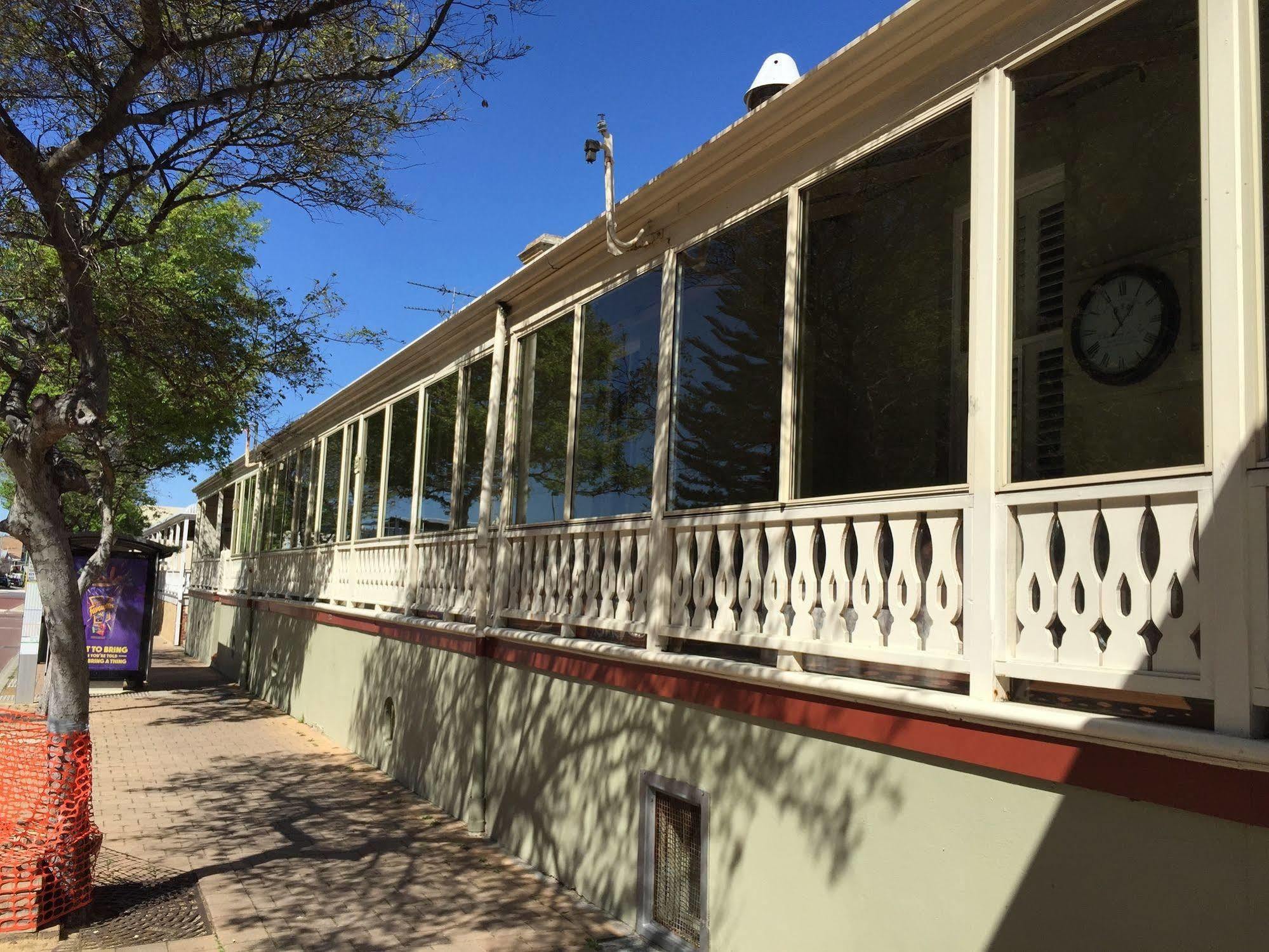 Terrace Central B&B Hotel Fremantle Buitenkant foto